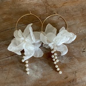 Stella & Ruby chiffon and pearl hoop, drop earrings. Gold and white.